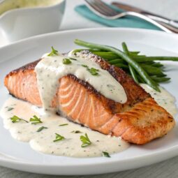 Salmon with Tangy Horseradish Sauce