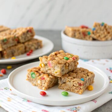 No-Bake Chewy Chex Bars (5 Ingredients)