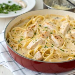 One Pot Cheesy Chicken Alfredo